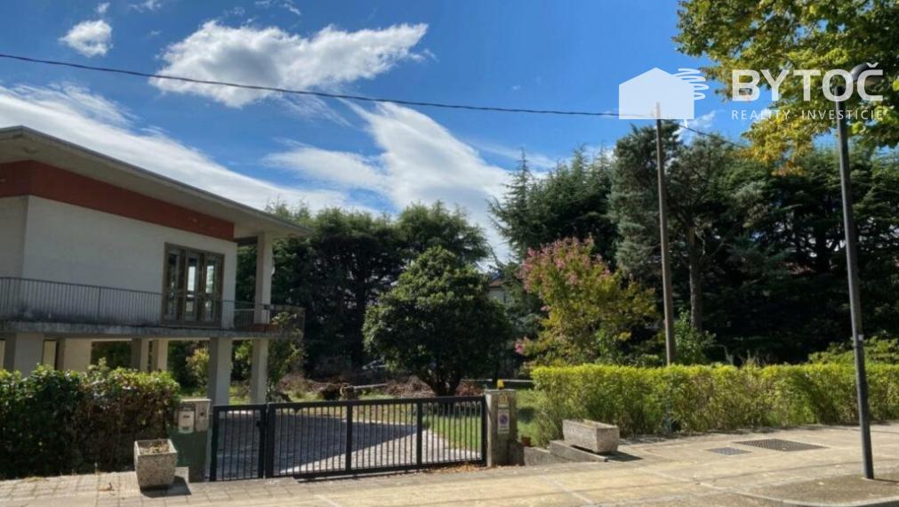 BYTOČ RK - 4-izb. RD v Taliansku neďaleko pobrežia s veľkým pozemkom 3600m2 - Porpetto