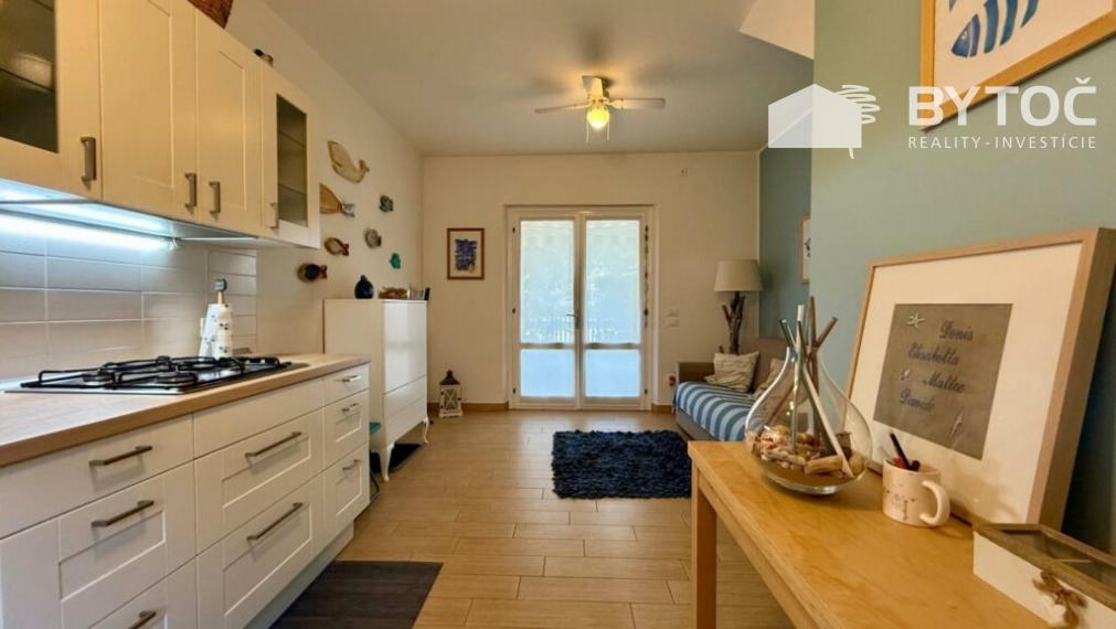 BYTOČ RK - 3-izb. mezonet/radový RD s 2x terasou, 2x loggiou a predzáhradkou v Taliansku - Bibione