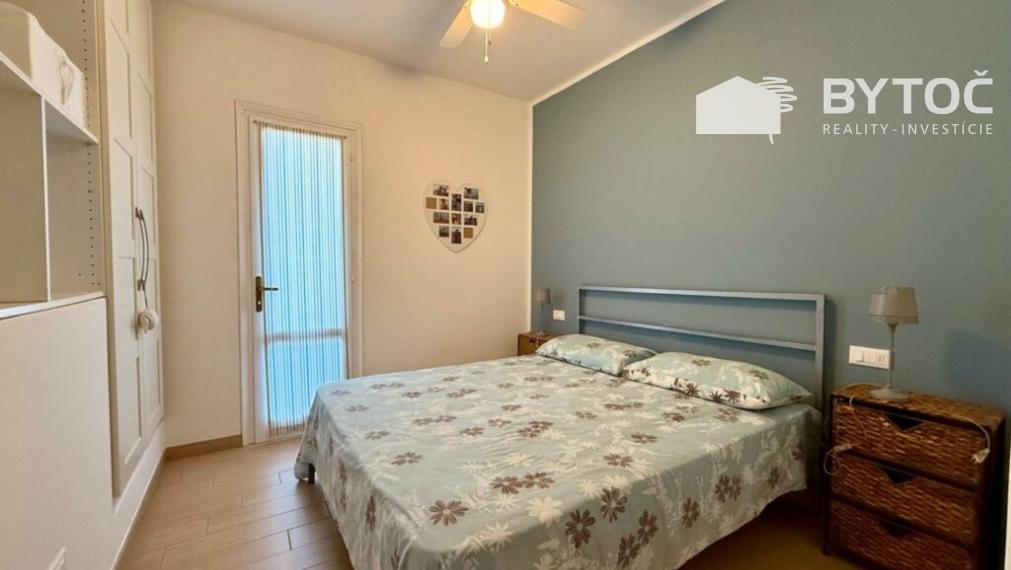 BYTOČ RK - 3-izb. mezonet/radový RD s 2x terasou, 2x loggiou a predzáhradkou v Taliansku - Bibione