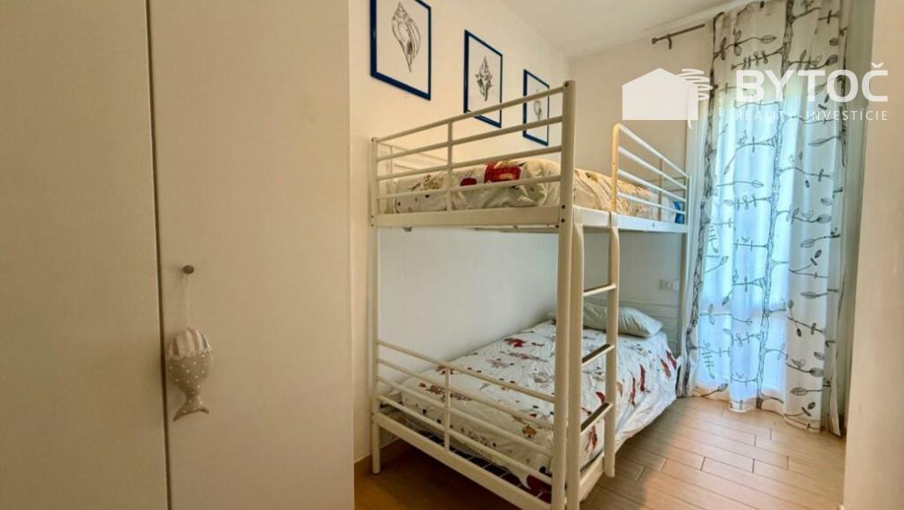 BYTOČ RK - 3-izb. mezonet/radový RD s 2x terasou, 2x loggiou a predzáhradkou v Taliansku - Bibione