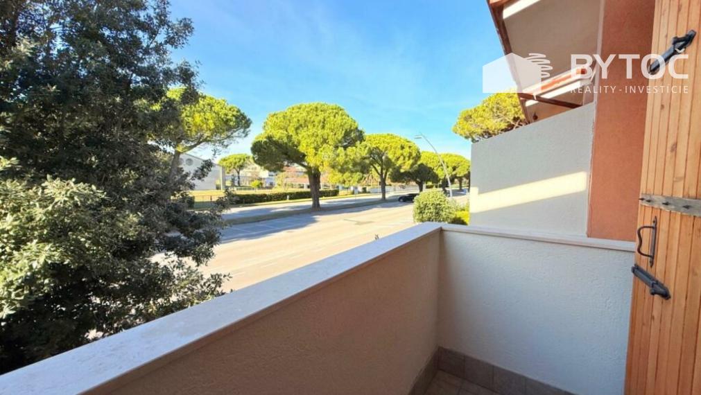 BYTOČ RK - 3-izb. mezonet/radový RD s 2x terasou, 2x loggiou a predzáhradkou v Taliansku - Bibione