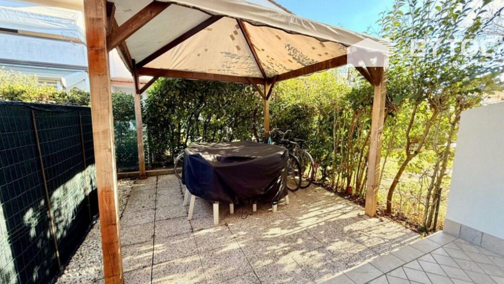 BYTOČ RK - 3-izb. mezonet/radový RD s 2x terasou, 2x loggiou a predzáhradkou v Taliansku - Bibione