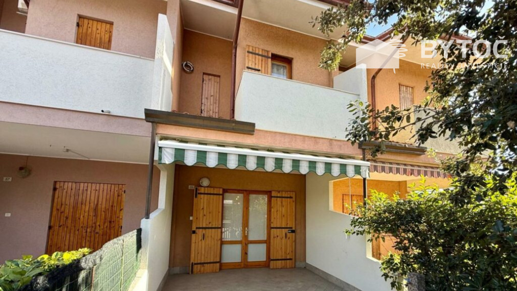 PREDANÉ! 3-izb. mezonet/radový RD s 2x terasou, 2x loggiou a predzáhradkou v Taliansku - Bibione