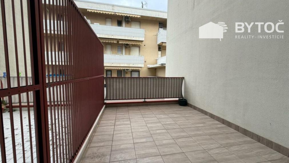 BYTOČ RK - zrekonštruovaný 3-izb. apartmán s terasou a garážou v Taliansku - Bibione