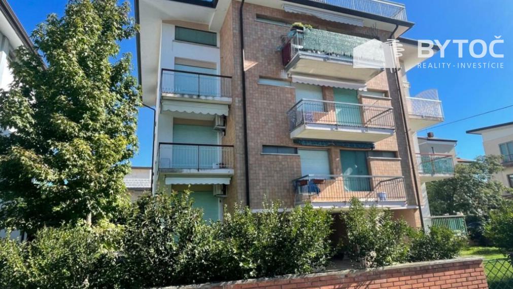 BYTOČ RK -  Zrekonštruovaný apartmán s terasou neďaleko pláže v Taliansku - Lignano