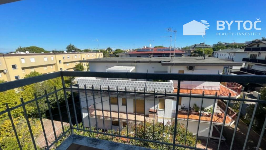 BYTOČ RK -  Zrekonštruovaný apartmán s terasou neďaleko pláže v Taliansku - Lignano