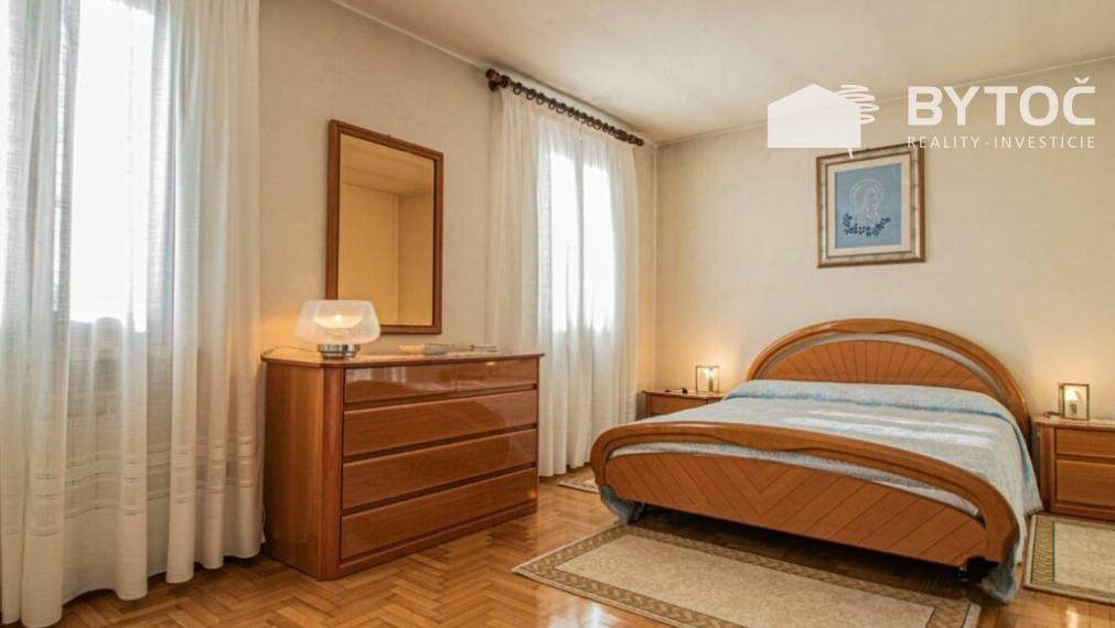 BYTOČ RK - 4-izb. mestský dom v Taliansku pri lagúne neďaleko letoviska Lignano - Marano Lagunare