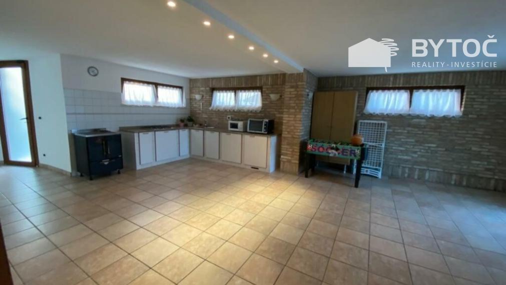 BYTOČ RK - 5-izb. RD s 2-garážou a veľkým pozemkom v Taliansku neďaleko pobrežia - Carlino