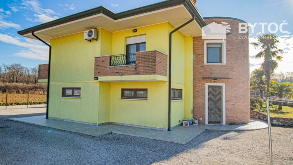 BYTOČ RK - 5-izb. RD s 2-garážou a veľkým pozemkom v Taliansku neďaleko pobrežia - Carlino