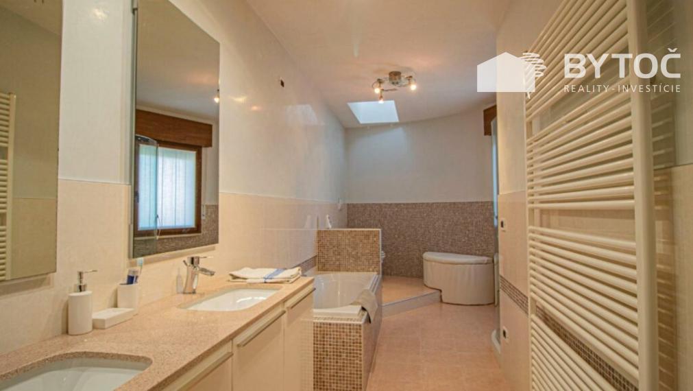 BYTOČ RK - 5-izb. RD s 2-garážou a veľkým pozemkom v Taliansku neďaleko pobrežia - Carlino