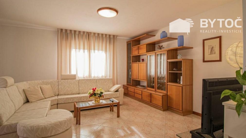 BYTOČ RK - 5-izb. RD s 2-garážou a veľkým pozemkom v Taliansku neďaleko pobrežia - Carlino