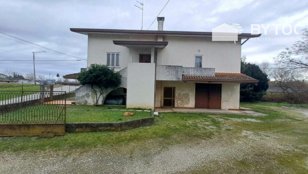 BYTOČ RK - samostatný 3-izb. RD v Taliansku neďaleko pobrežia - Latisana