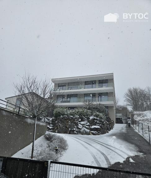 Exkluzívne rodinné bývanie v srdci prírody – Marianka, 13 km od centra Bratislavy.