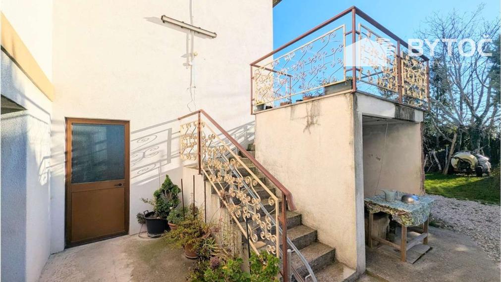 BYTOČ RK - vidiecky 4-izb. RD v Taliansku neďaleko mora s pozemkom 1.080 m2 - Fiumicello