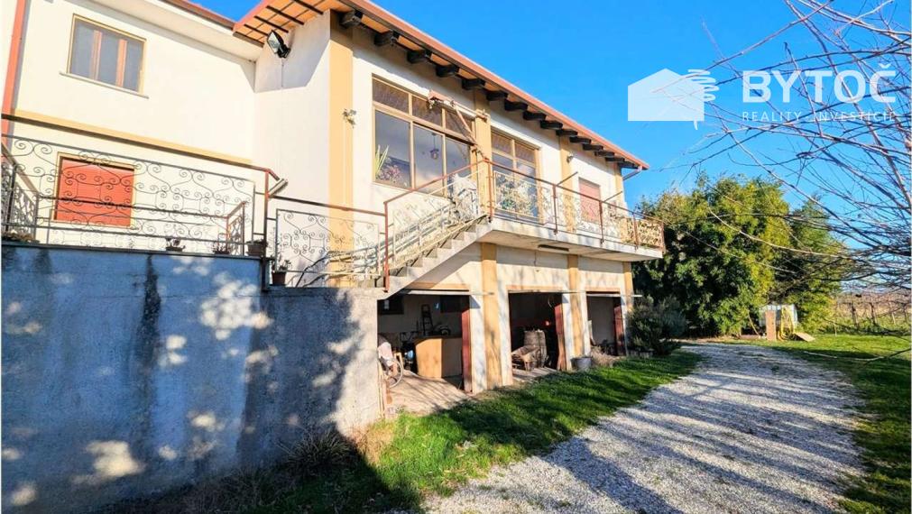 BYTOČ RK - vidiecky 4-izb. RD v Taliansku neďaleko mora s pozemkom 1.080 m2 - Fiumicello