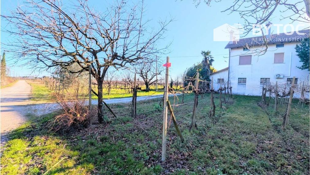 BYTOČ RK - vidiecky 4-izb. RD v Taliansku neďaleko mora s pozemkom 1.080 m2 - Fiumicello