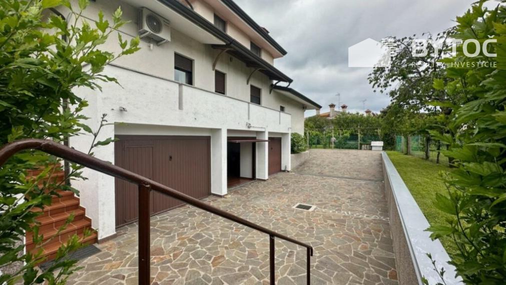 BYTOČ RK - samostatná vila s dvomi bytmi v Taliansku neďaleko pobrežia - Staranzano