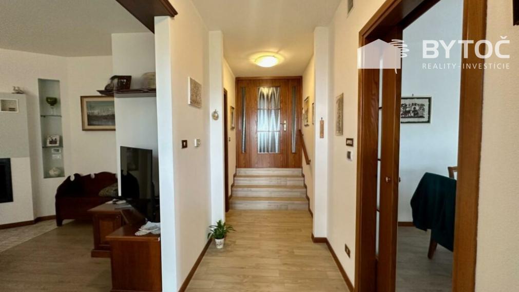 BYTOČ RK - samostatná vila s dvomi bytmi v Taliansku neďaleko pobrežia - Staranzano