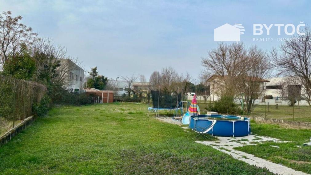 BYTOČ RK - krajný 4-izb. RD s veľkou záhradou v Taliansku neďaleko pobrežia - San Canzian d'Isonzo