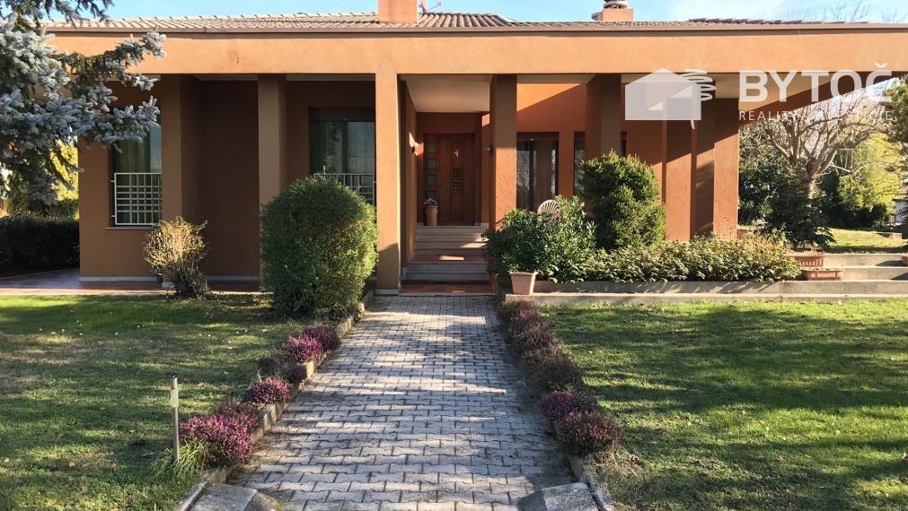 BYTOČ RK - samostatná 5-izb. vila so záhradou 4 500m2 v Taliansku neďaleko pobrežia - Fiumicello