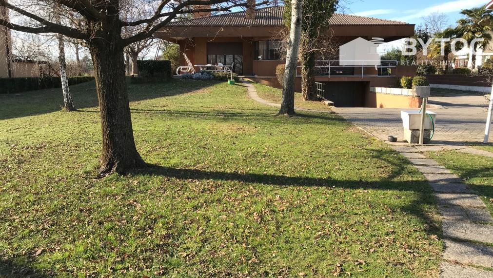 BYTOČ RK - samostatná 5-izb. vila so záhradou 4 500m2 v Taliansku neďaleko pobrežia - Fiumicello