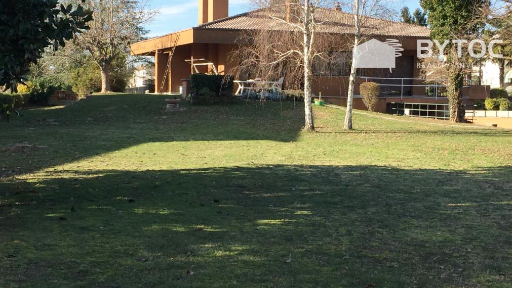 BYTOČ RK - samostatná 5-izb. vila so záhradou 4 500m2 v Taliansku neďaleko pobrežia - Fiumicello
