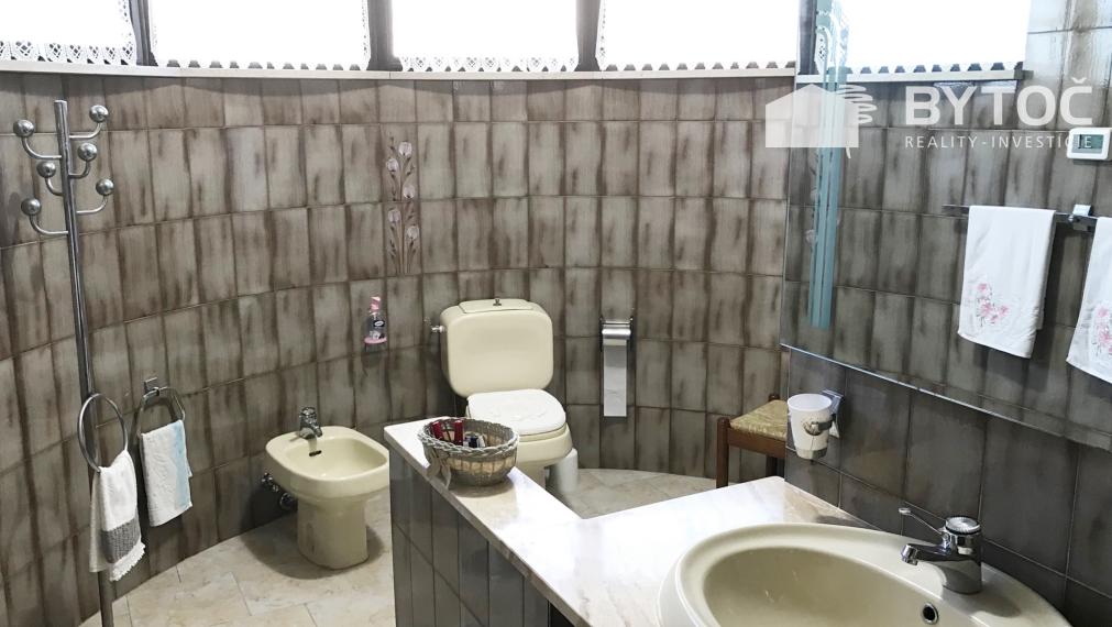 BYTOČ RK - samostatná 5-izb. vila so záhradou 4 500m2 v Taliansku neďaleko pobrežia - Fiumicello