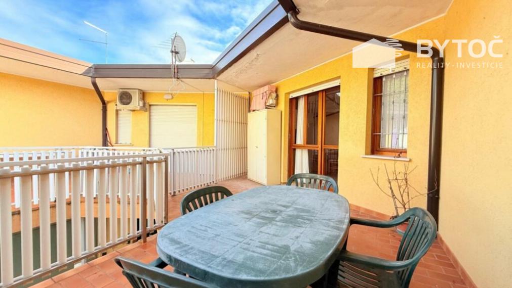 BYTOČ RK -  svetlý apartmán s veľkou terasou a parkovaním v Taliansku - Bibione