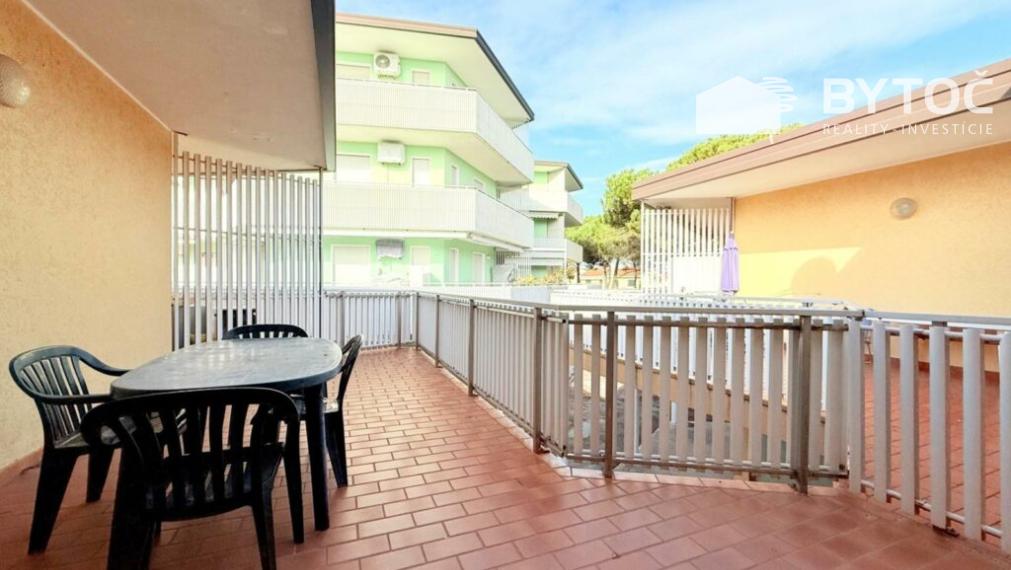 BYTOČ RK -  svetlý apartmán s veľkou terasou a parkovaním v Taliansku - Bibione