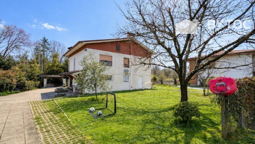 BYTOĆ RK - 4-izb. RD v Taliansku neďaleko pobrežia s pozemkom 1000m2 a garážou a garážou - Bagnaria Arsa