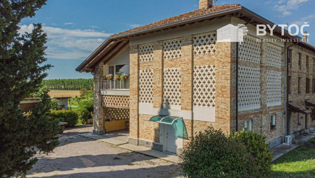 BYTOČ RK - krásna, zrekonštruovaná 5-izb. vila so záhradou v Taliansku - San Giorgio di Nogare