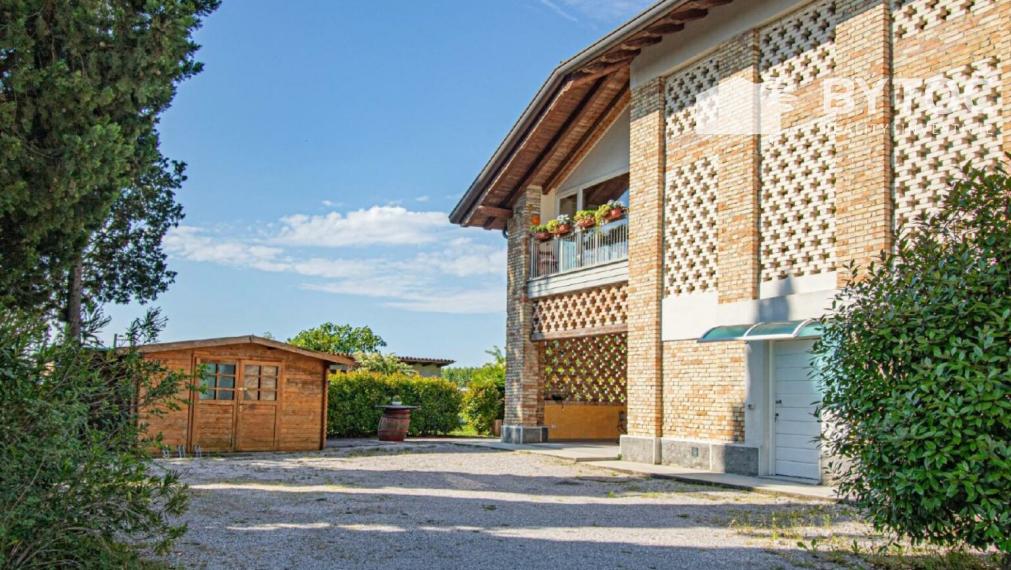 BYTOČ RK - krásna, zrekonštruovaná 5-izb. vila so záhradou v Taliansku - San Giorgio di Nogare