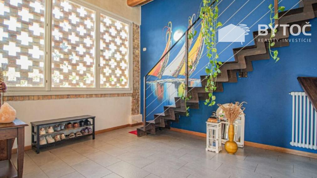 BYTOČ RK - krásna, zrekonštruovaná 5-izb. vila so záhradou v Taliansku - San Giorgio di Nogare