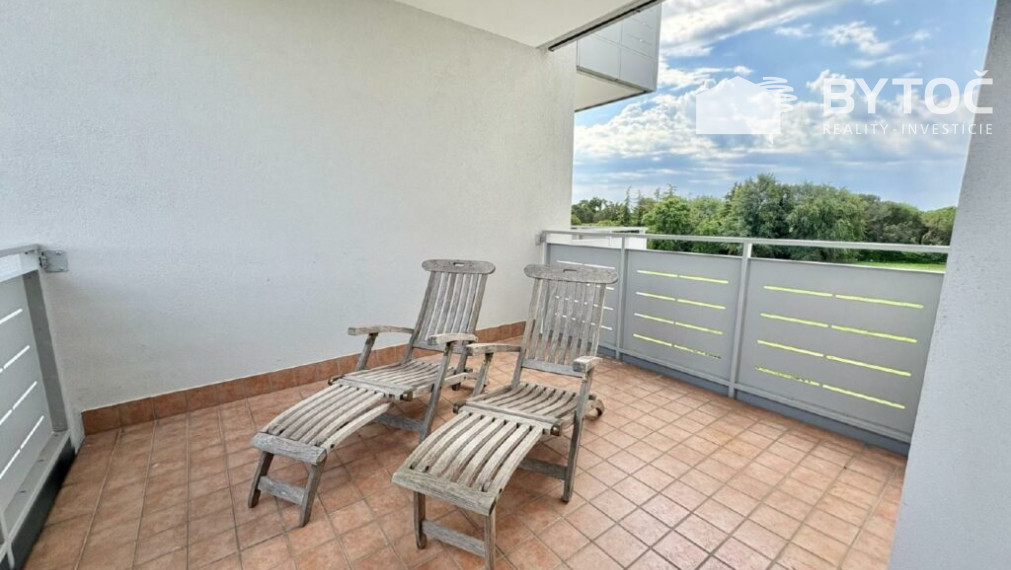 PREDANÉ! 3-izb. apartmán pri mori s veľkými terasami v Taliansku neďaleko Lignano - Aprilia Marittima