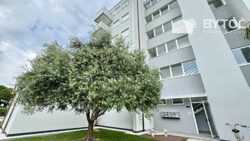 BYTOČ RK - 3-izb. apartmán pri mori s veľkými terasami v Taliansku neďaleko Lignano - Aprilia Marittima