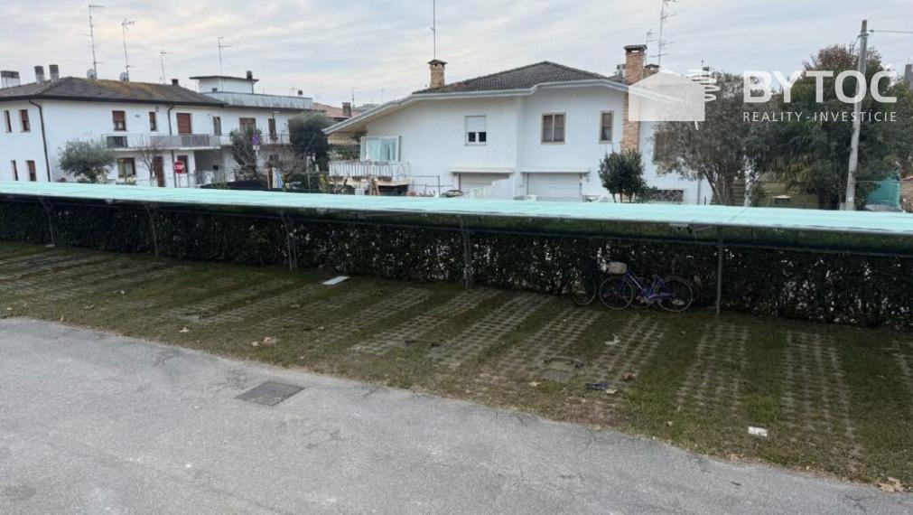 BYTOČ RK - Pekný 2-izb. apartmán s terasou a parkovaním iba 10 min. od pláže v Taliansku - Bibione