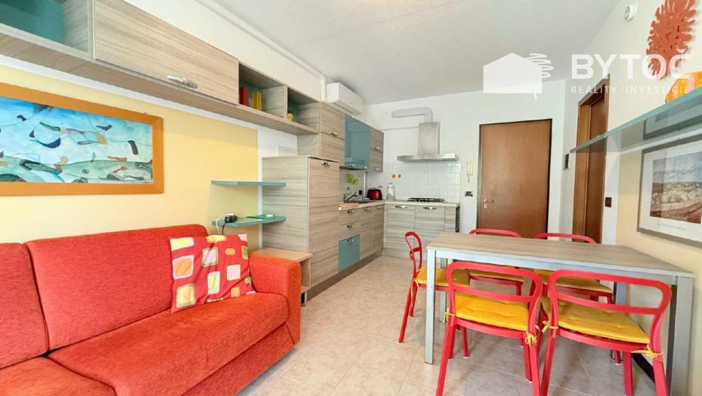 BYTOČ RK - Pekný 2-izb. apartmán s terasou a parkovaním 500m od pláže v Taliansku - Bibione