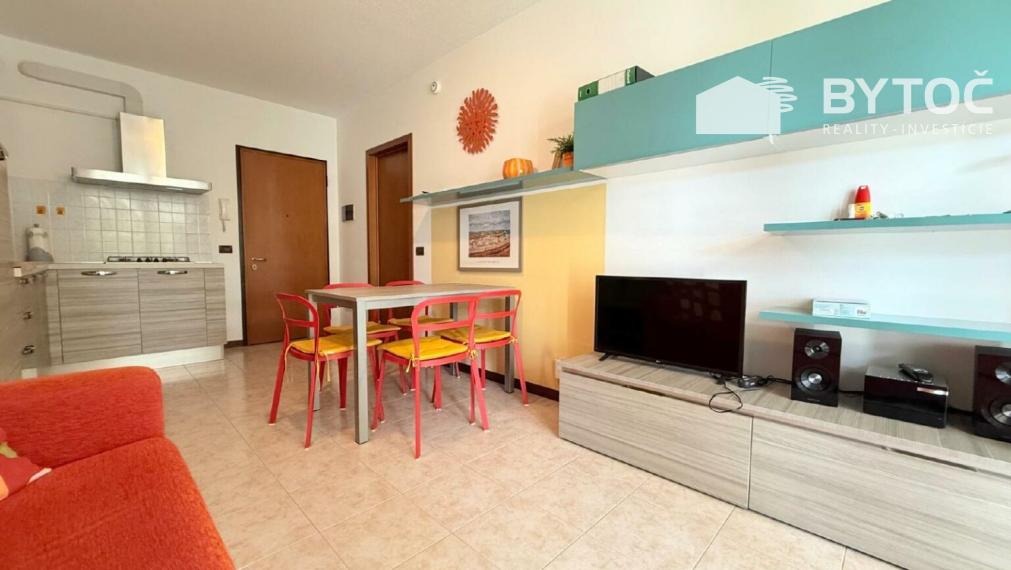 BYTOČ RK - Pekný 2-izb. apartmán s terasou a parkovaním 500m od pláže v Taliansku - Bibione