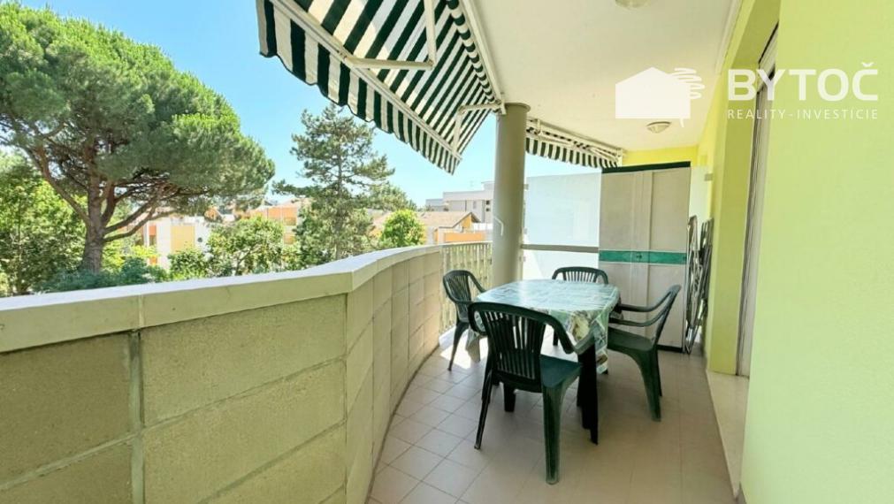 BYTOČ RK - Pekný 2-izb. apartmán s terasou a parkovaním 500m od pláže v Taliansku - Bibione