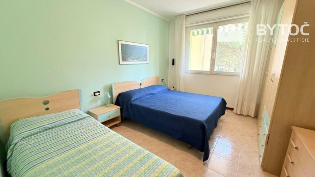 BYTOČ RK - Pekný 2-izb. apartmán s terasou a parkovaním 500m od pláže v Taliansku - Bibione