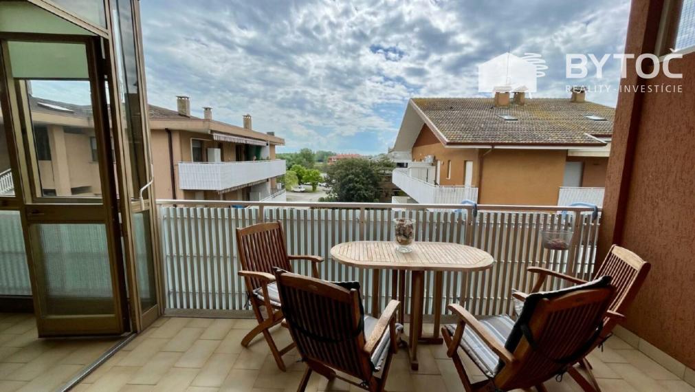 BYTOČ RK  3-izb. mezonet s terasou a parkovaním v Taliansku na ostrove Grado - Cittá Giardino