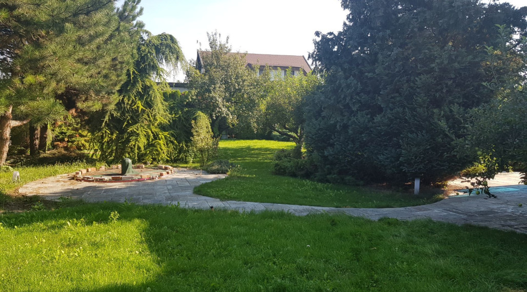 BYTOČ RK - Predaj priestranného domu s bazénom a miestnosťou na fitness na Mostnej ul. v BA-Vrakuňa