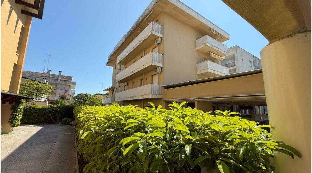 PREDANÉ! Svetlý 2-izb. apartmán s obrovskou terasou a parkovaním v Taliansku Bibione