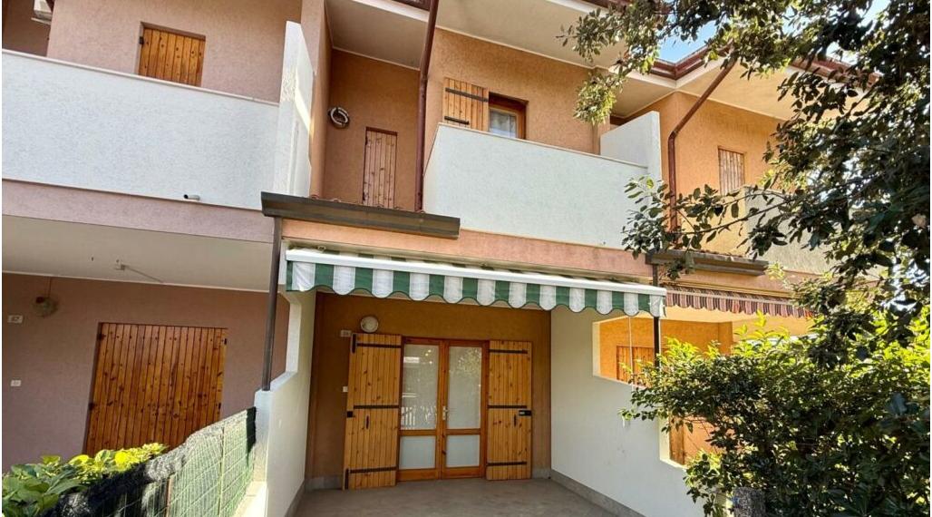 BYTOČ RK - 3-izb. mezonet/radový RD s 2x terasou, 2x loggiou a predzáhradkou v Taliansku - Bibione