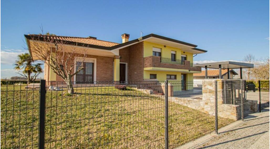 BYTOČ RK - 5-izb. RD s 2-garážou a veľkým pozemkom v Taliansku neďaleko pobrežia - Carlino