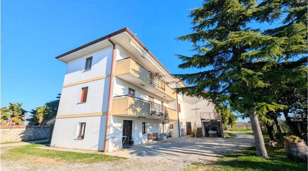 BYTOČ RK - Pekný 3-izb byt 122m2 s terasou, záhradou a parkovaním v Taliansku pri ostrove Grado - Fiumicello!