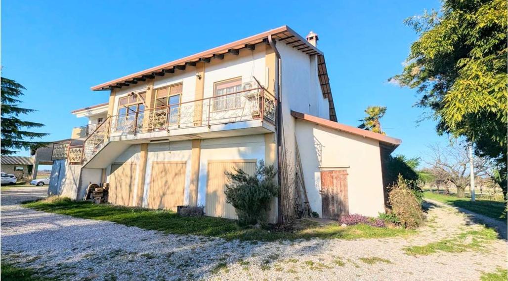 BYTOČ RK - vidiecky 4-izb. RD v Taliansku neďaleko mora s pozemkom 1.080 m2 - Fiumicello