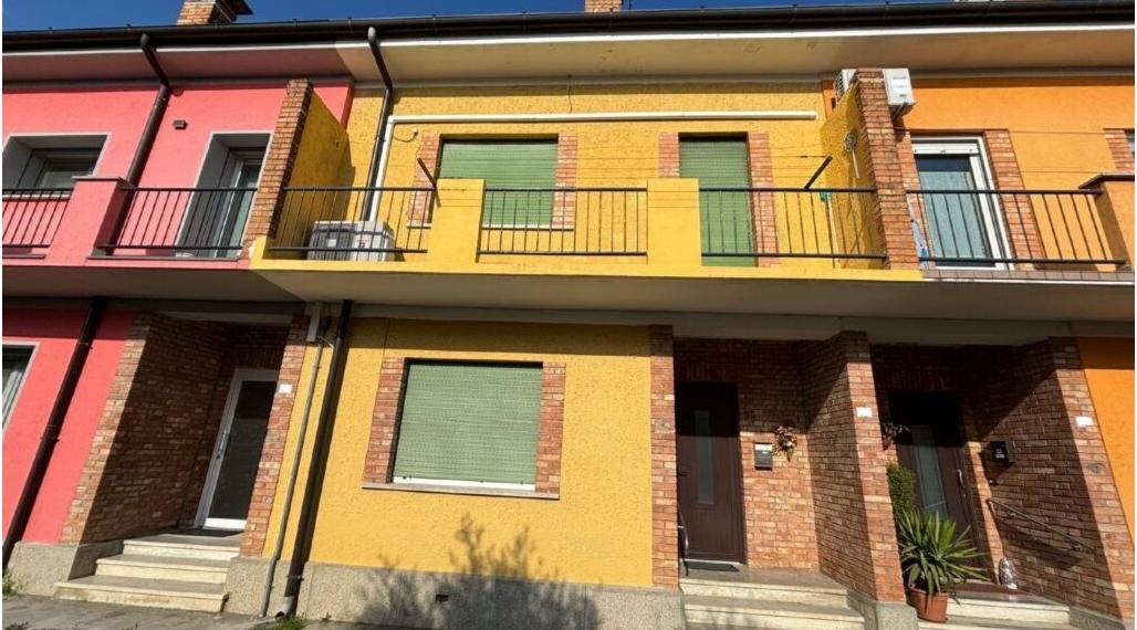 BYTOČ RK - 3-izb. radový RD s s terasou, loggiou a záhradkou v Taliansku - San Giorgio di Nogare