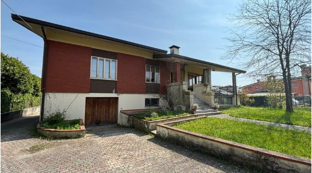 BYTOČ RK - 5-izb. RD s garážou a záhradou 3000m2 v Taliansku neďaleko pobrežia - Marano Lagunare