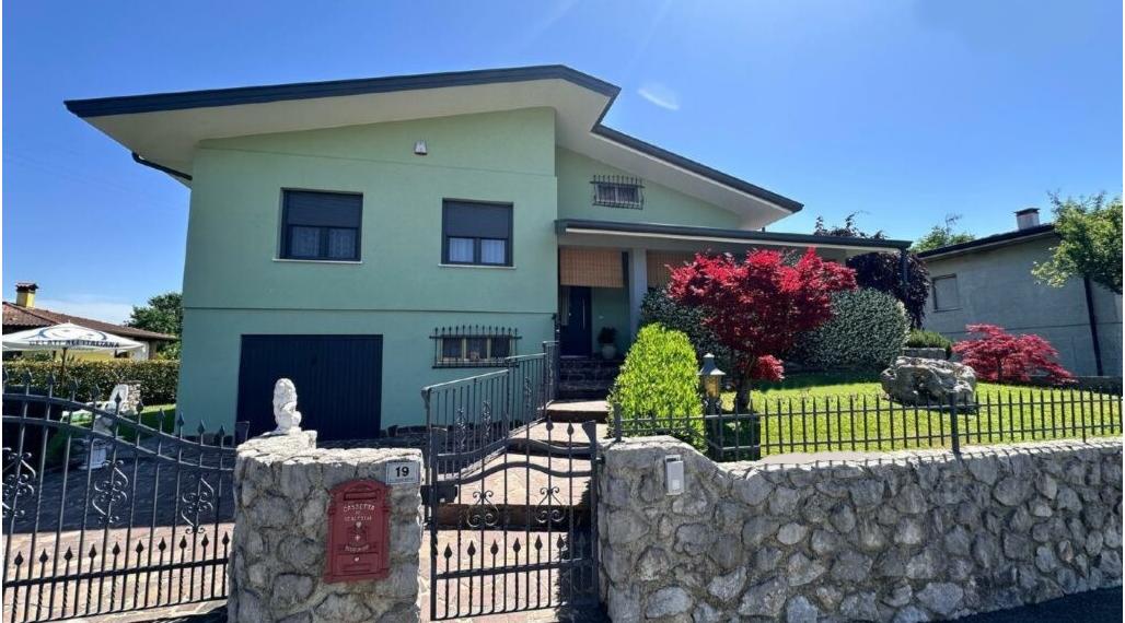 BYTOČ RK - samostatný 5-izb. RD v Taliansku neďaleko pobrežia s garážou a záhradou - Visco